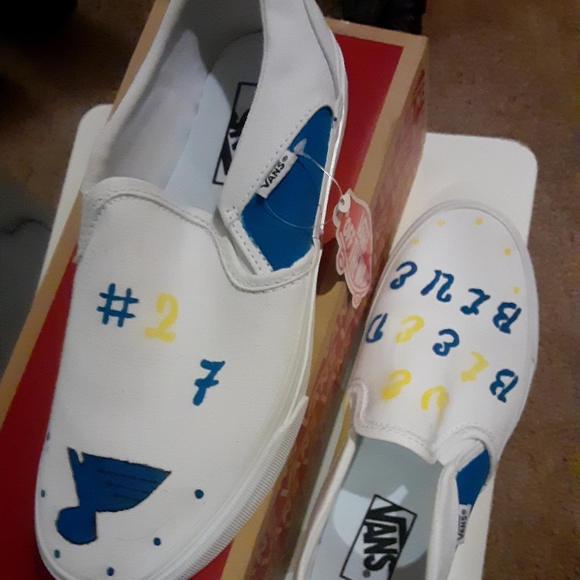 Vans - Picture 2 of 2